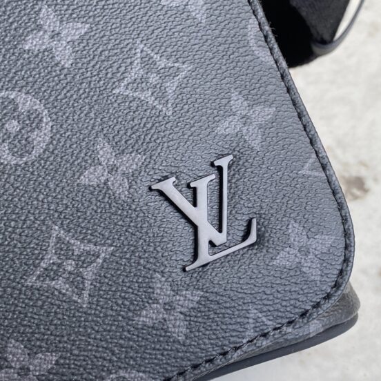 LV Bag Louis Vuitton Messenger District